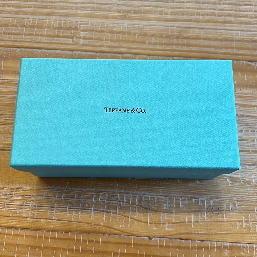 Women’s Tiffany & Co. cat eye sunglasses - Picture 11 of 11